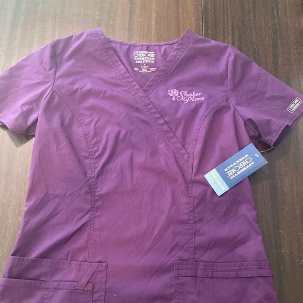 E168 Cherokee Purple Scrub Top Women's S Logo Shaker Place NWT